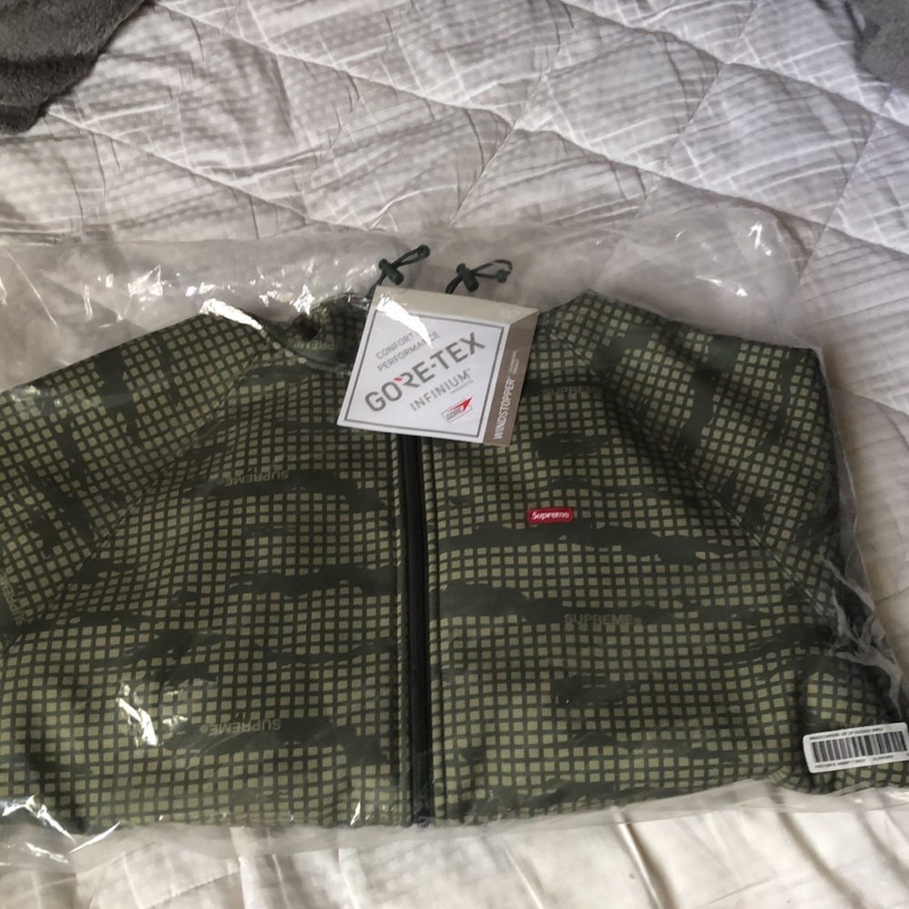 NWT Supreme Windstopper Zip Up Hooded Sweatshirt - Picture 4 of 8